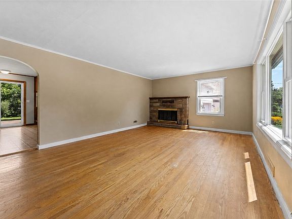 3rd image of 77 W 7th St