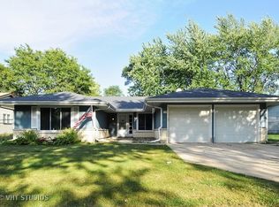 120 Springhill Dr, Bolingbrook, IL 60440