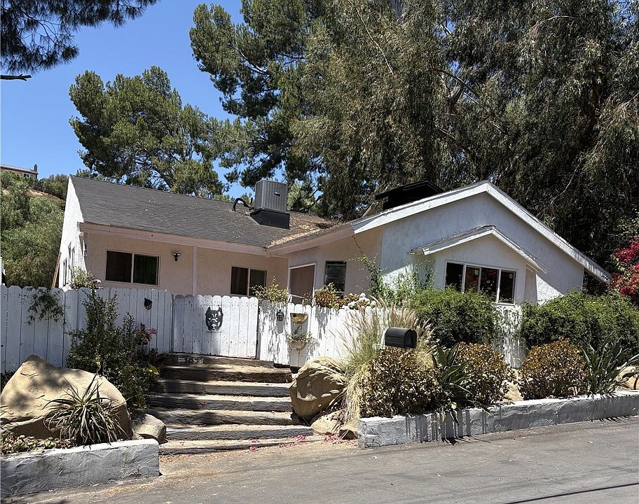 1st image of 107 N Ventura Way