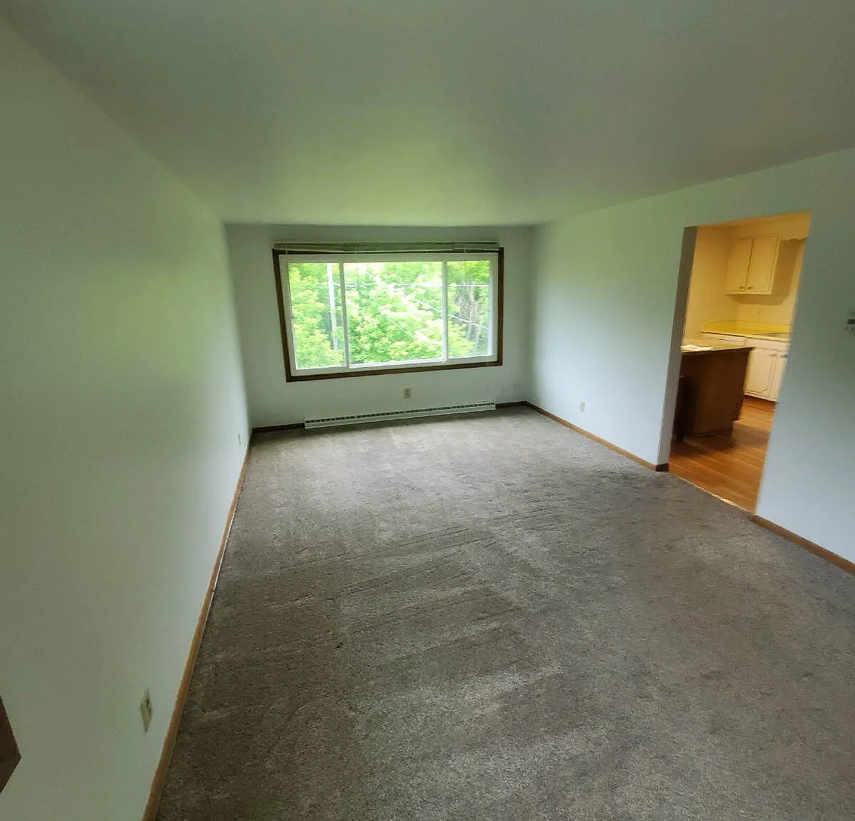 2 bed, 1.0 bath, 918 sqft, $1,145 — Photo 3