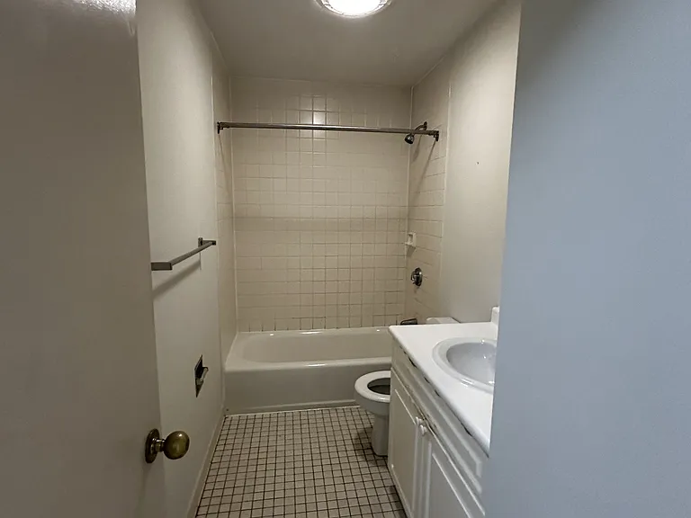 387 Commonwealth Ave #B4D — Photo 8