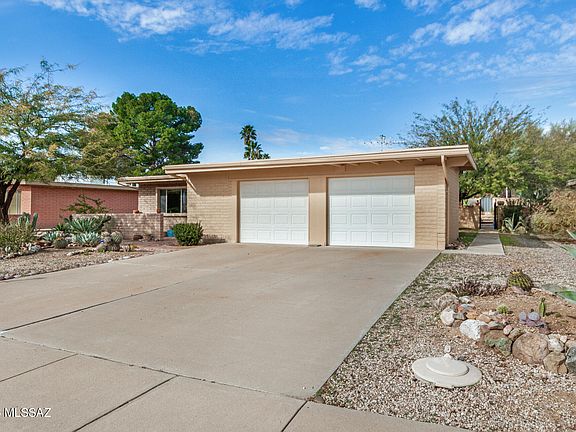 2nd image of 392 W Rio Altar