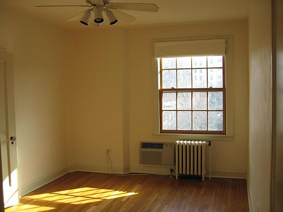 Sunny Top Floor Bedroom
