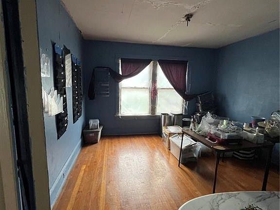 2nd image of 1419 E 40th St