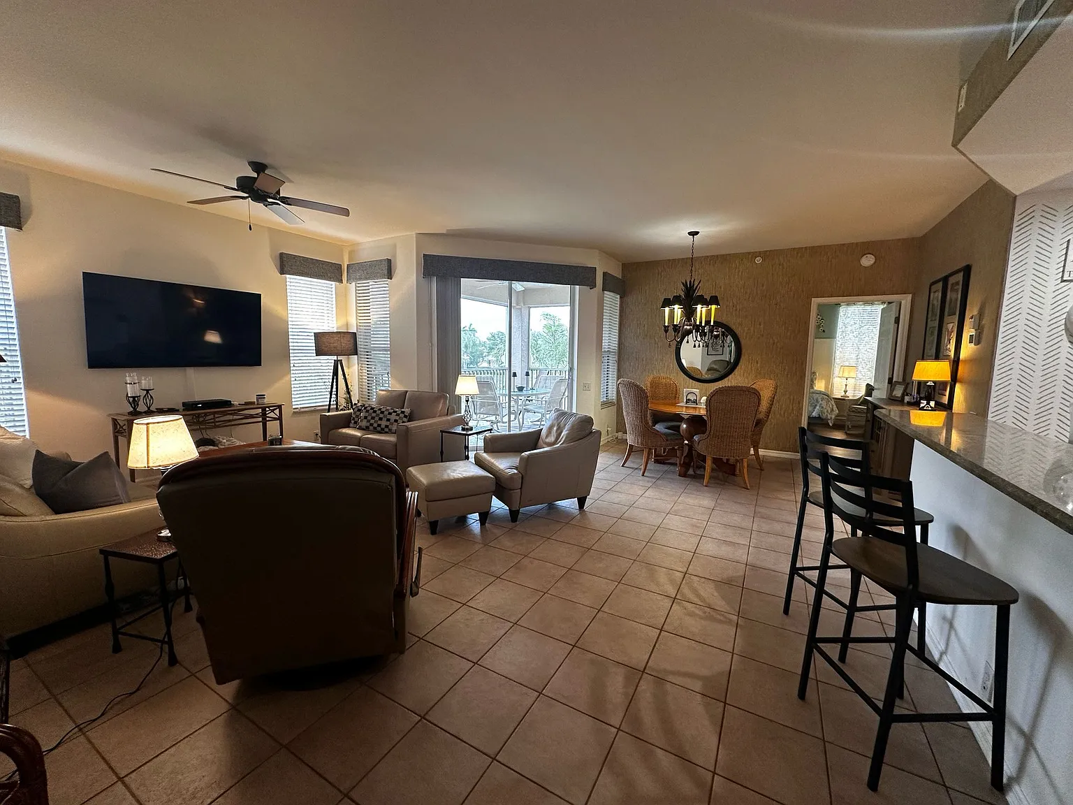 9170 Southmont - 201 - 201 — Photo 4