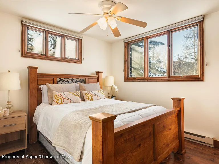 374 Meadow Ranch Dr — Photo 17