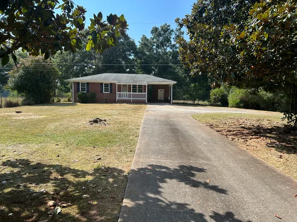 665 Wildwood Dr, Social Circle, GA 30025