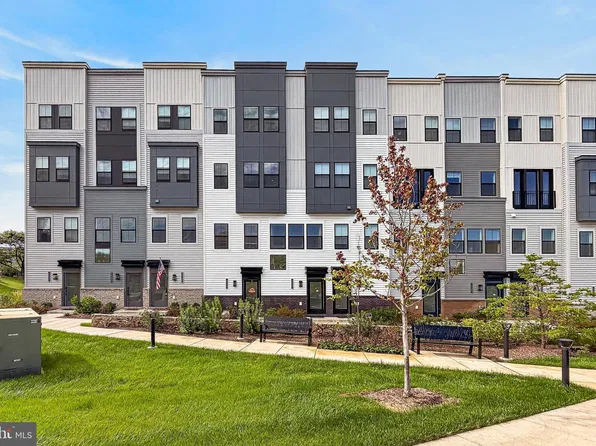 14437 Glen Manor Dr, Chantilly, VA 20151