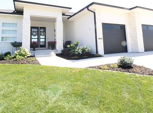 4915 162nd St, Urbandale, IA 50323