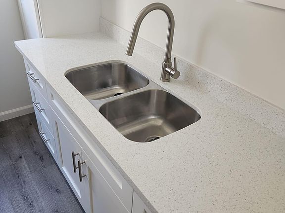 3rd image of 1735 Winona Blvd #3