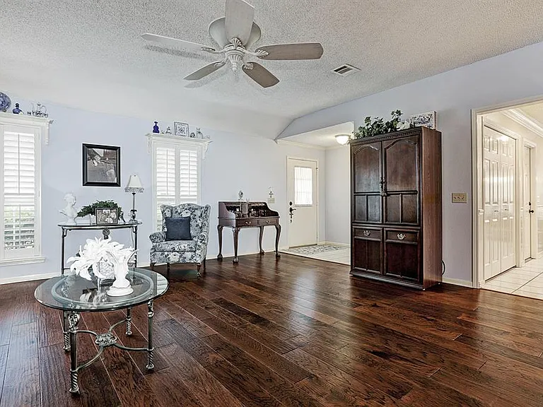 10022 Cabin Creek Dr — Photo 8