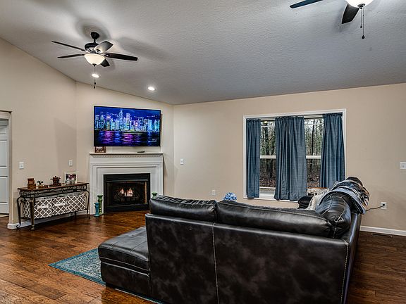 4th image of 1039 Mohave Dr