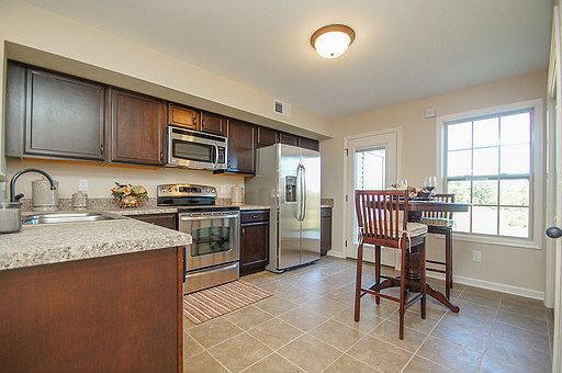 5th image of 150 Fairview Ln APT 208