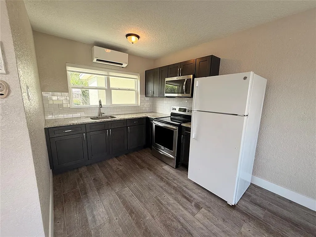 1 bed, 1.0 bath, 308 sqft, $1,300 — Photo 4