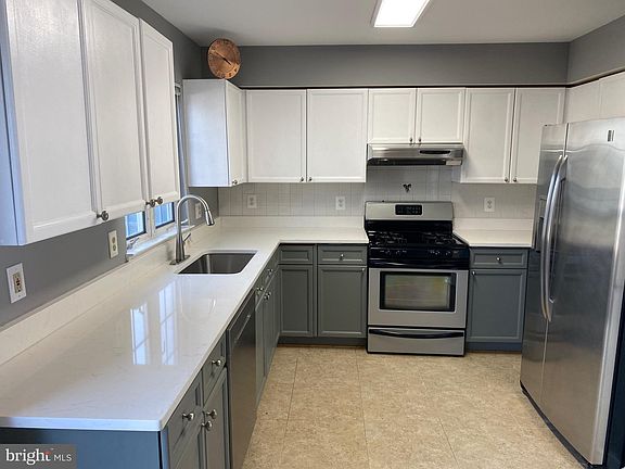 3rd image of 5938 Baron Kent Ln