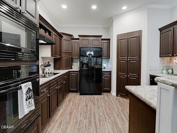 4th image of 884 Nixon Ln