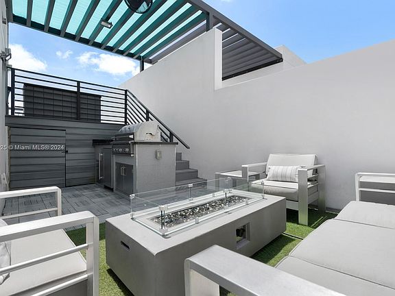 3rd image of 1065 99th St #2