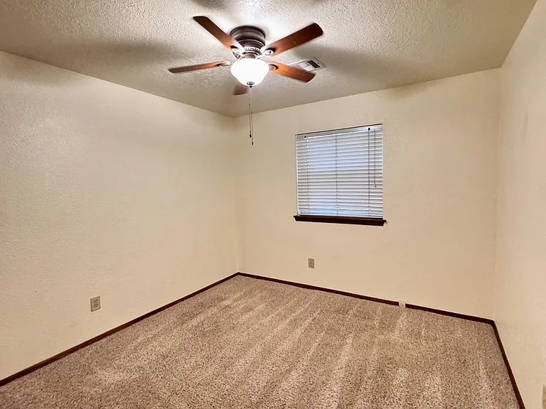 3812 NE 142nd Cir — Photo 19
