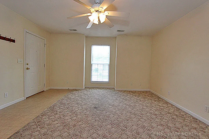 2831 Hemlock Ct — Photo 10