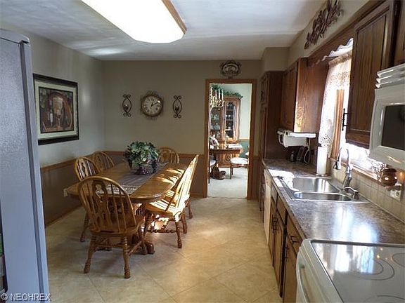 4th image of 4585 Woodridge Dr
