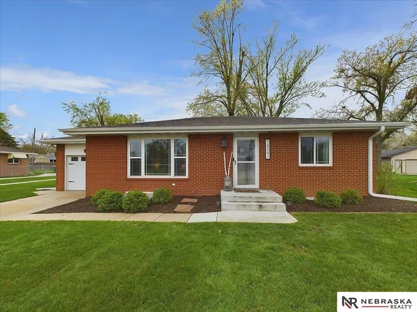 14541 Folkestone St, Waverly, NE 68462