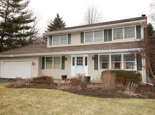 1340 Surrey Ln, Algonquin, IL 60102
