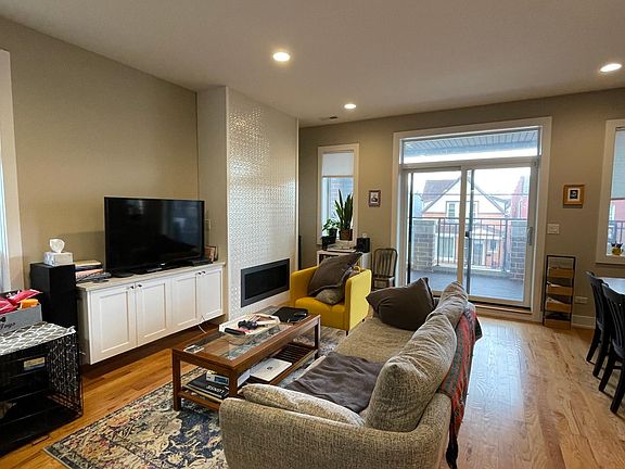 3rd image of 2833 N Kedzie Ave APT 2