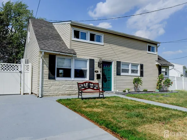 58 Willow St, Carteret, NJ 07008