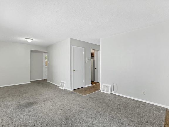 4th image of 205 Dundee Cir