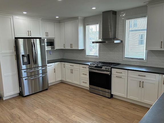 3rd image of 8-01 Fern St #1