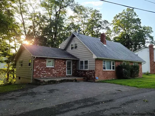 10 Fairley Dr, Ulster Park, NY 12487