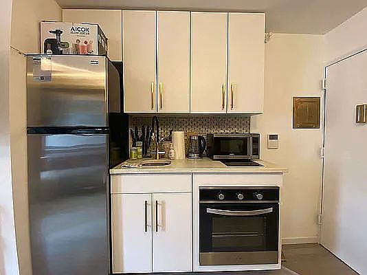 2nd image of 519 E 5th St #6A