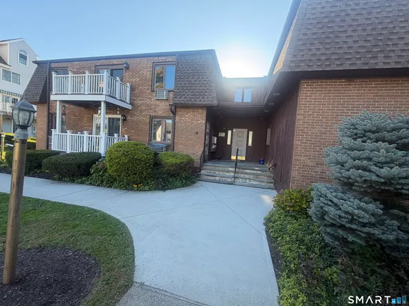 136 Deer Hill Avenue #B20, Danbury, CT 06810