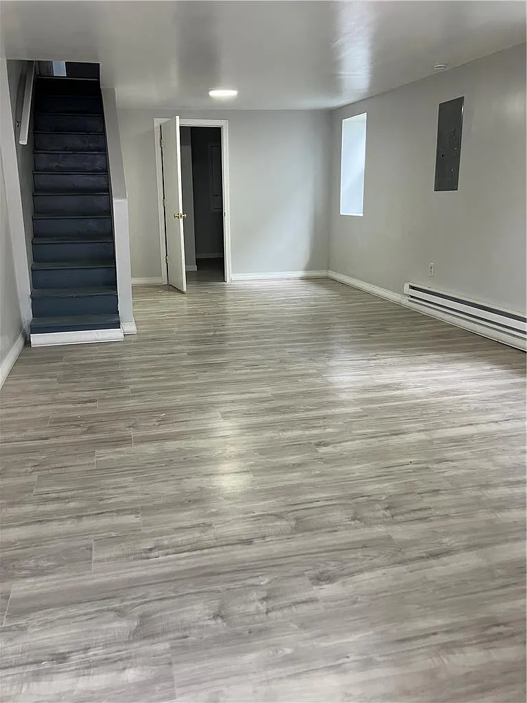 5 bed, 1.5 bath, 1925 sqft, $1,700 — Photo 2