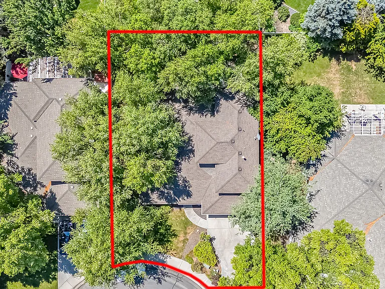 246 W Colchester Dr — Photo 53