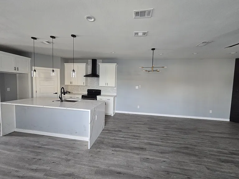 1711 Herald St — Photo 3