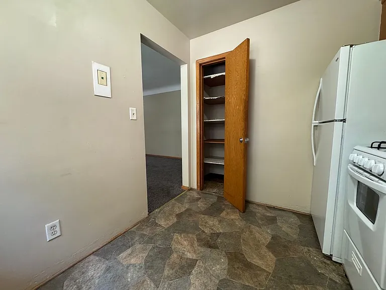616 Ivy Ave E — Photo 2
