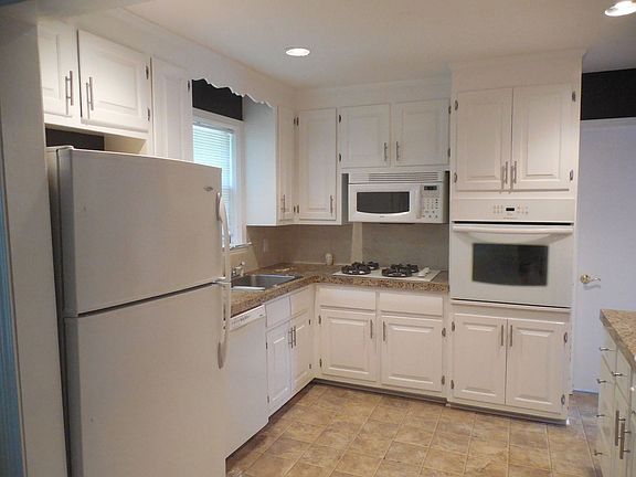4th image of 1807 Briardale Ln
