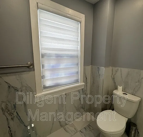 492 King George St #1 — Photo 15