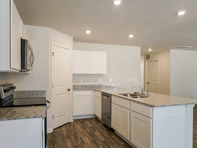 200 Kyles Dr — Photo 6