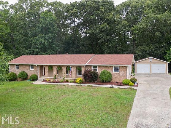 3rd image of 550 Janice Dr