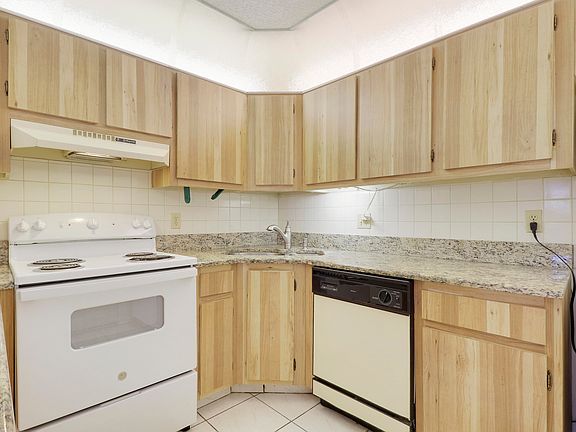5th image of 335 Knotty Pine Circle #D-1