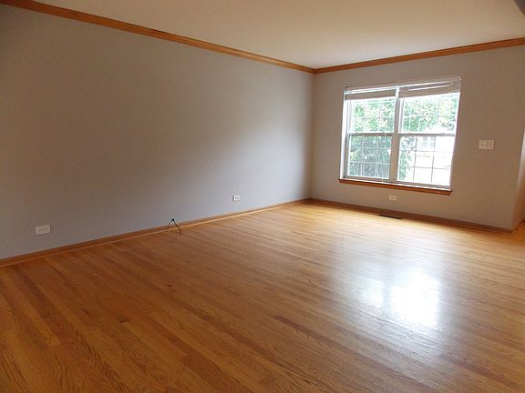 2nd image of 674 Green Meadow Ln