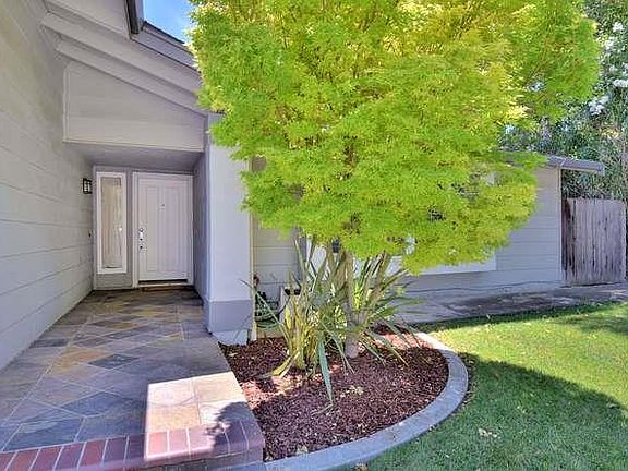 2nd image of 418 Fullerton Dr