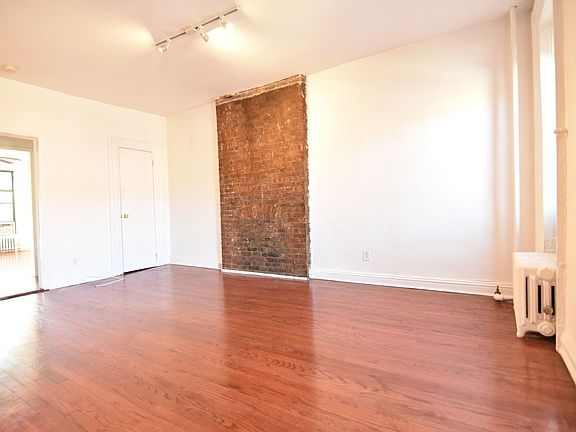 5th image of 218 Dekalb Ave APT 2