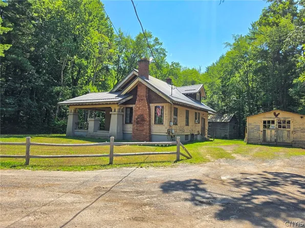 2472 Oneida St, Verona Beach, NY 13162