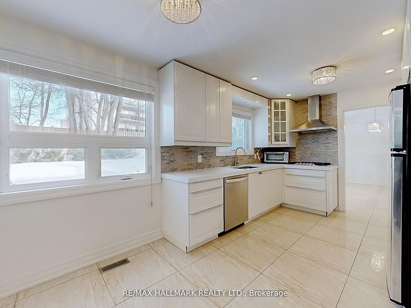 Toronto House for rent - 5 Bedrooms — photo 9