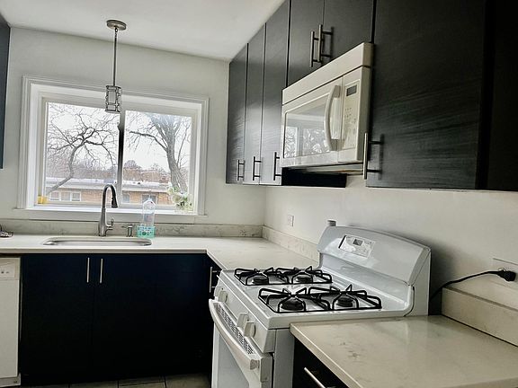 5th image of 6100 N Winchester Ave APT 2A