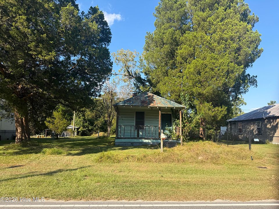 1st image of 2204 Oaks Road