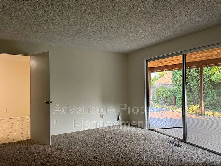 1440 NW Meadowgreen Pl — Photo 28